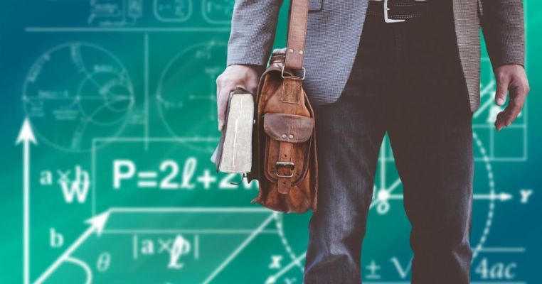 مدرس رياضيات و كورسات كومبيوتر